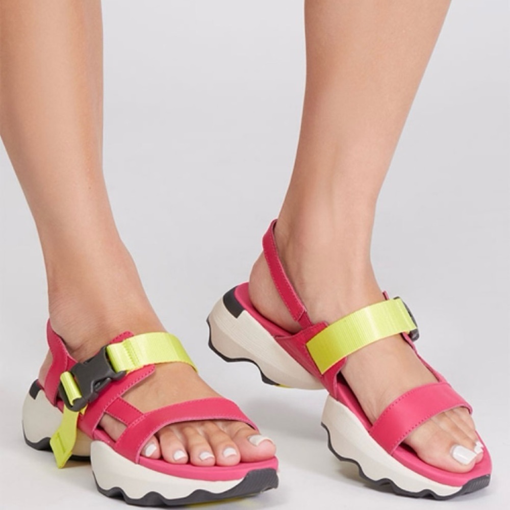 Sorrel Kinetic Impact Cactus/Pink Outdoor Performance Sandal. Size 8